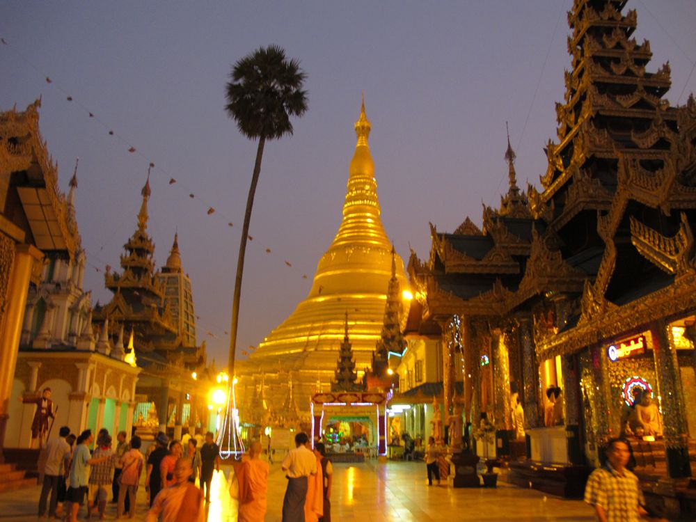 25shwedagon pagoda